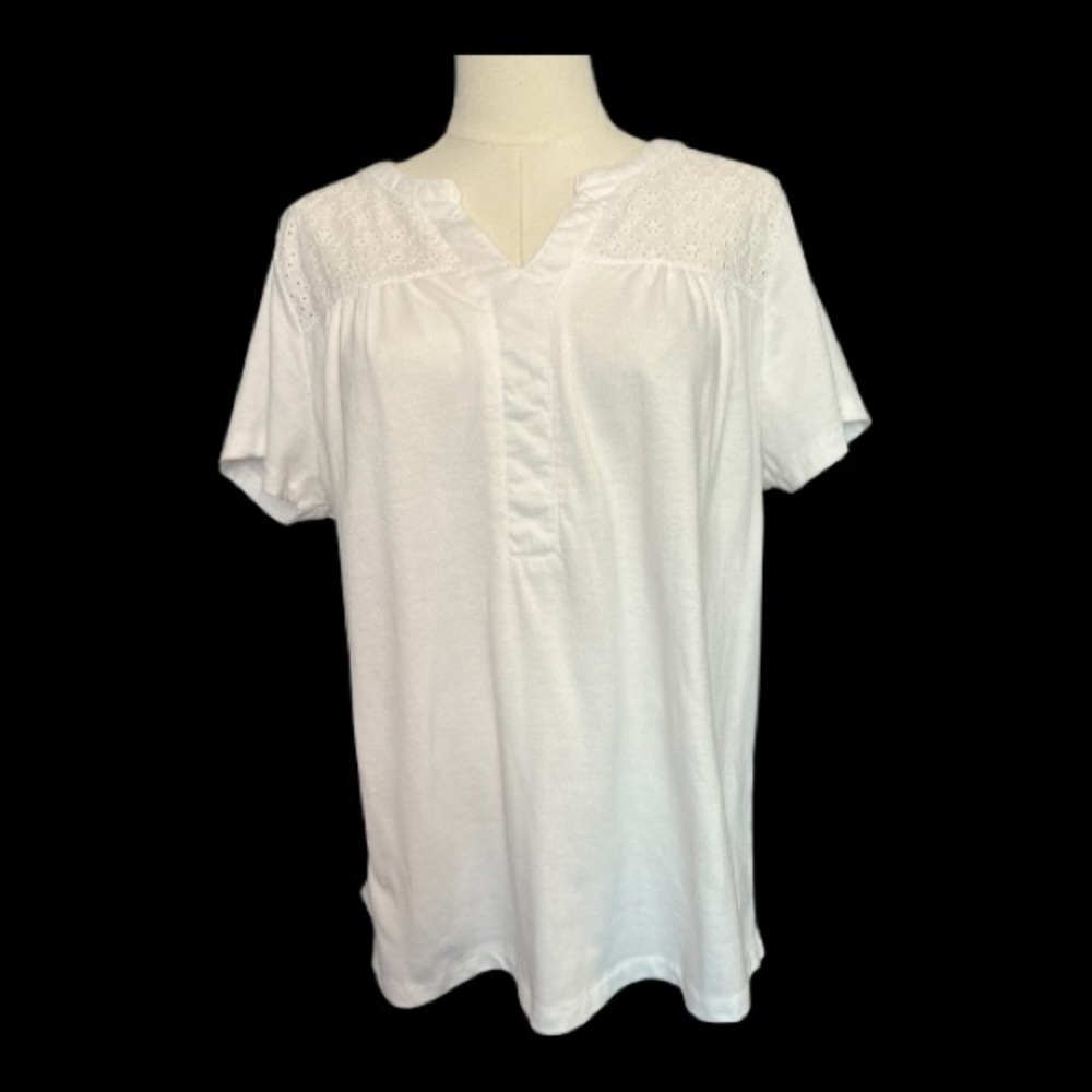 🤍 EUC IVY & SAGE White Eyelet Detail V-Neck Short Sleeve T-Shirt | Sz L